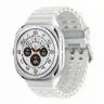 ساعت هوشمند سامسونگ مدل Galaxy Watch Ultra دارای قابلیت های کنترل موسیقی (Music Player)، قابلیت مکالمه از طریق بلوتوث، قابلیت تغییر طرح ساعت یا تم، صفحه همیشه روشن (Always-on Display)، پشتیبانی از دستیار صوتی بند سیلیکون - بندانگشتی 4